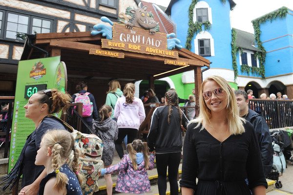 Kimberley2BWalsh2BVisits2BChessington2BWorld2BAdventures2B9koDyTxwGZ3l.jpg