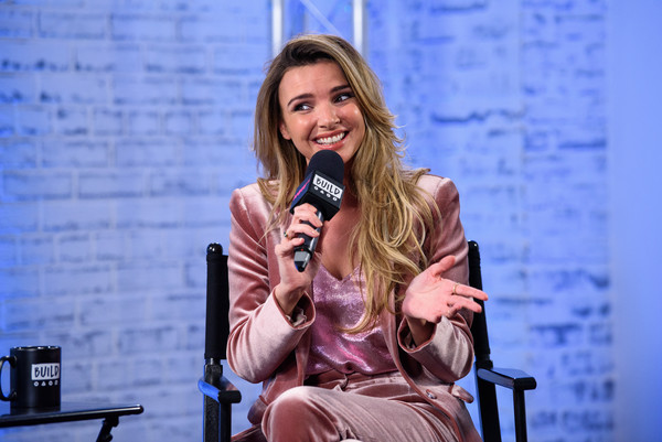 BUILD2BNadine2BCoyle2BGnFRNU7zu24l.jpg
