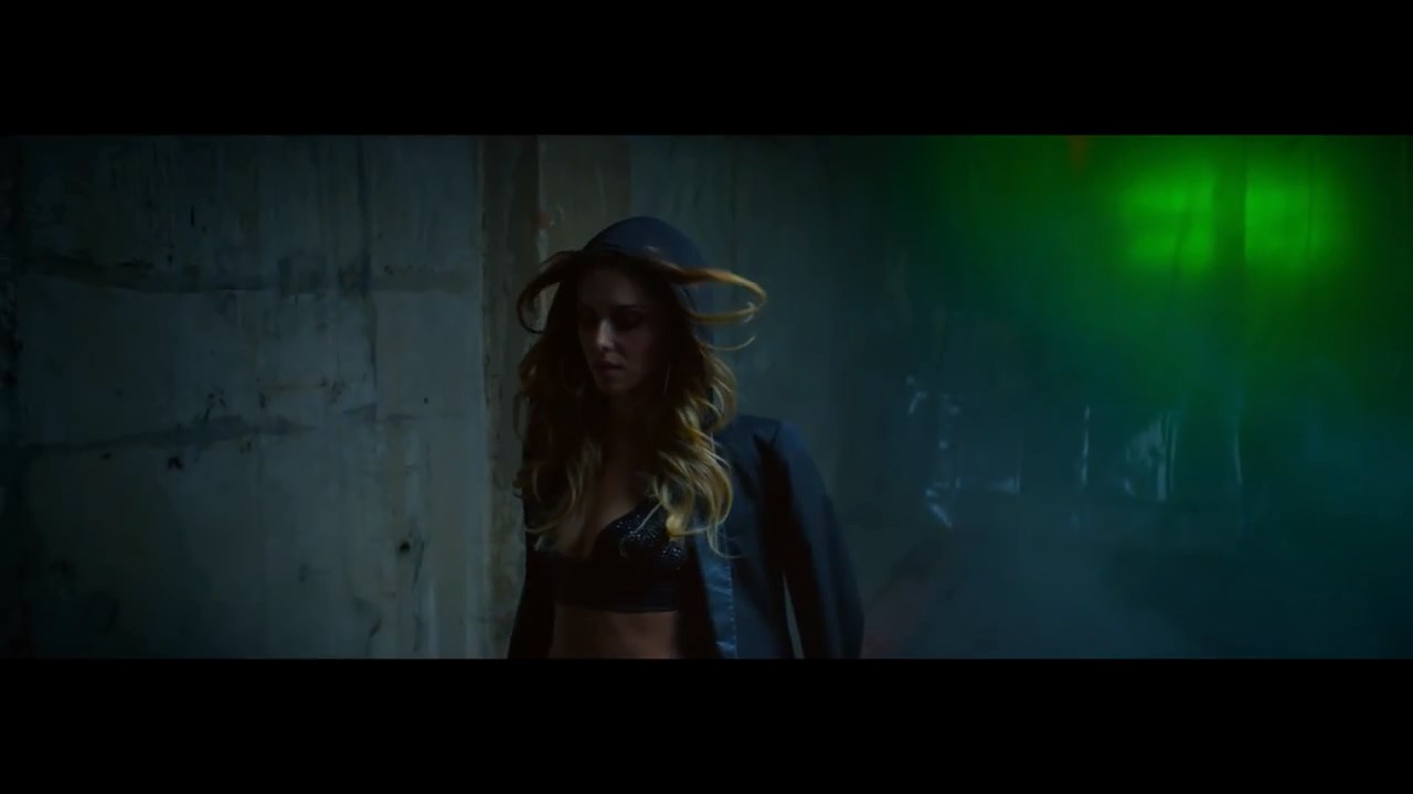 Cheryl_-_Crazy_Stupid_Love_ft__Tinie_Tempah_mp4_snapshot_00_11_5B2016_05_06_20_00_535D.jpg