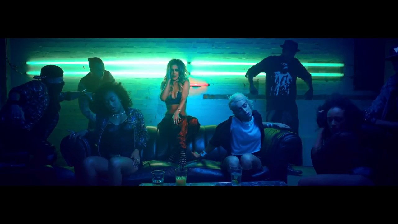 Cheryl_-_Crazy_Stupid_Love_ft__Tinie_Tempah_mp4_snapshot_00_46_5B2016_05_06_20_10_135D.jpg