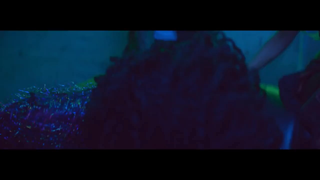 Cheryl_-_Crazy_Stupid_Love_ft__Tinie_Tempah_mp4_snapshot_01_06_5B2016_05_06_20_11_045D.jpg