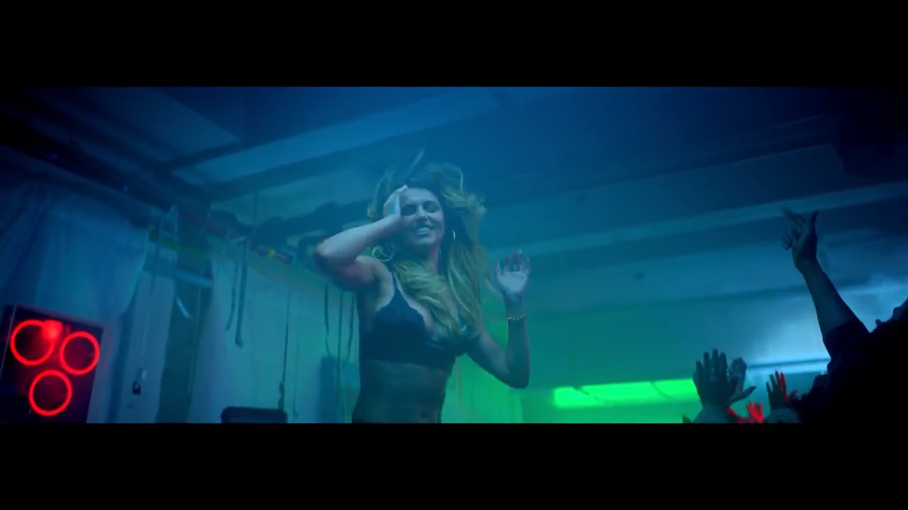 Cheryl_-_Crazy_Stupid_Love_ft__Tinie_Tempah_mp4_snapshot_01_12_5B2016_05_06_20_11_125D.jpg