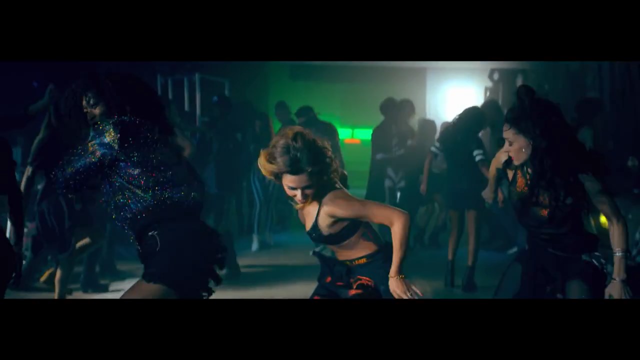 Cheryl_-_Crazy_Stupid_Love_ft__Tinie_Tempah_mp4_snapshot_01_13_5B2016_05_06_20_11_165D.jpg