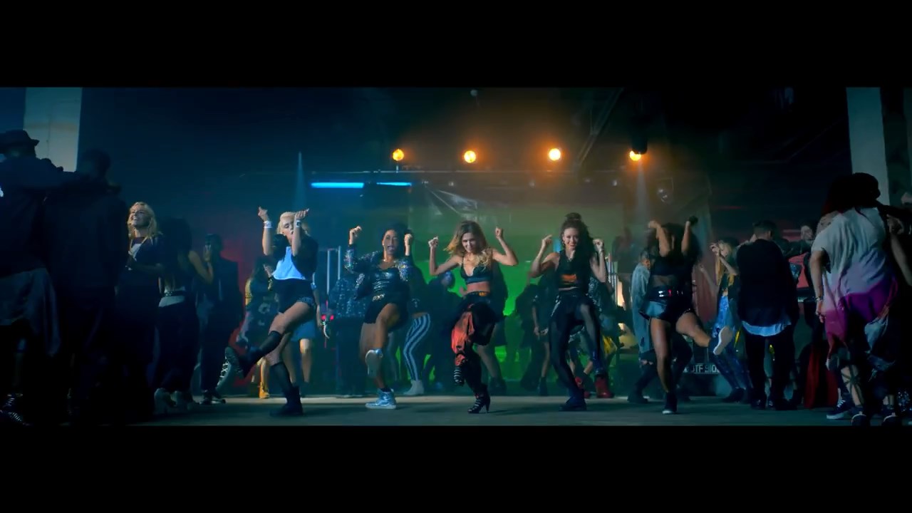 Cheryl_-_Crazy_Stupid_Love_ft__Tinie_Tempah_mp4_snapshot_01_14_5B2016_05_06_20_11_205D.jpg