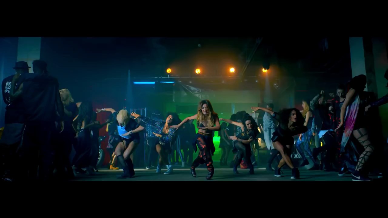 Cheryl_-_Crazy_Stupid_Love_ft__Tinie_Tempah_mp4_snapshot_01_17_5B2016_05_06_20_11_335D.jpg