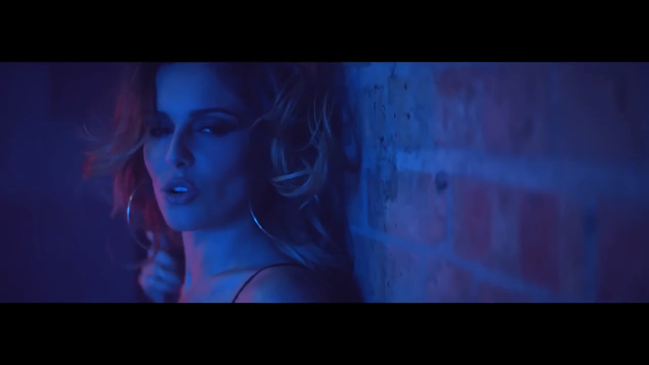 Cheryl_-_Crazy_Stupid_Love_ft__Tinie_Tempah_mp4_snapshot_01_22_5B2016_05_06_20_11_535D.jpg