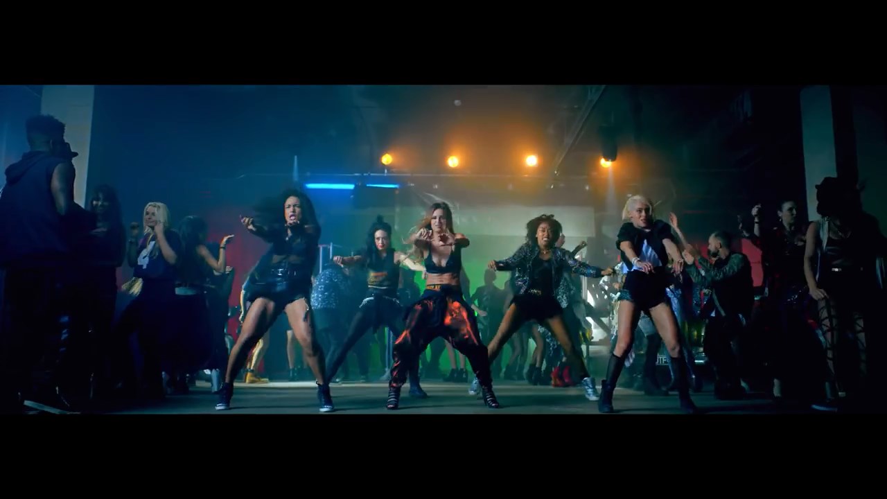 Cheryl_-_Crazy_Stupid_Love_ft__Tinie_Tempah_mp4_snapshot_01_24_5B2016_05_06_20_11_575D.jpg