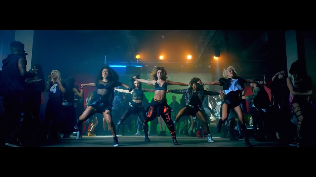 Cheryl_-_Crazy_Stupid_Love_ft__Tinie_Tempah_mp4_snapshot_01_24_5B2016_05_06_20_11_595D.jpg