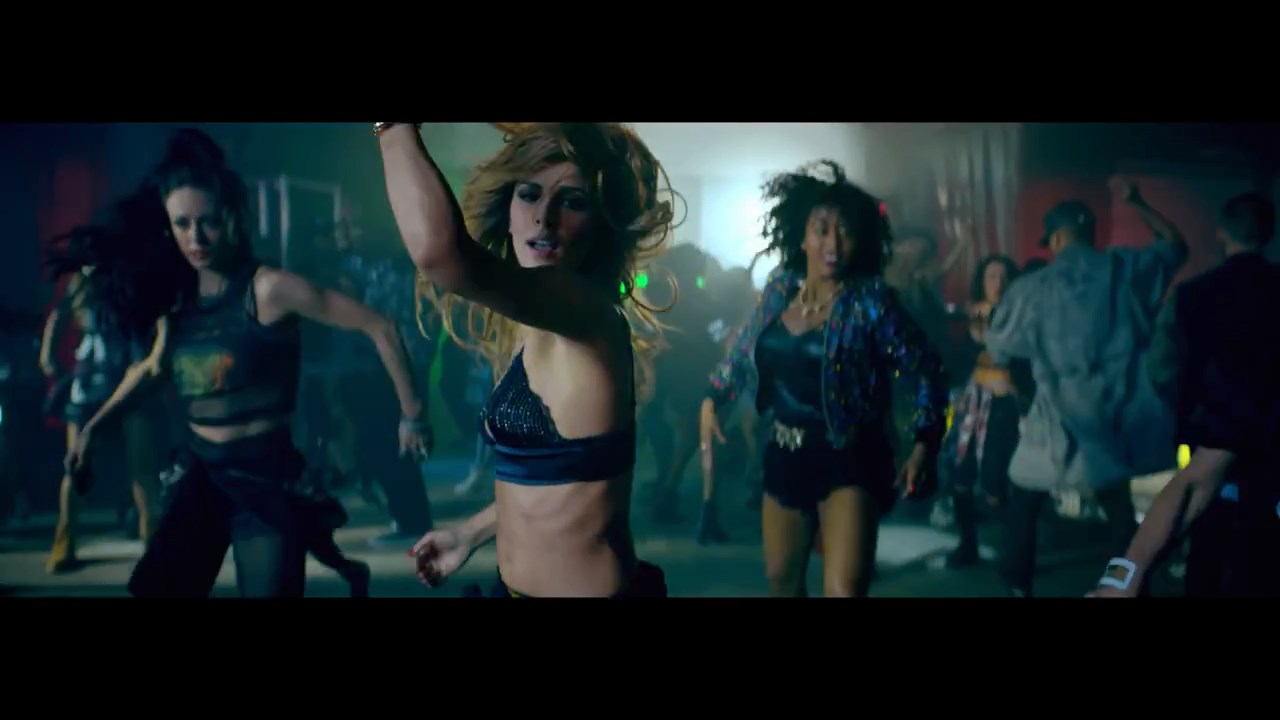 Cheryl_-_Crazy_Stupid_Love_ft__Tinie_Tempah_mp4_snapshot_01_27_5B2016_05_06_20_12_465D.jpg