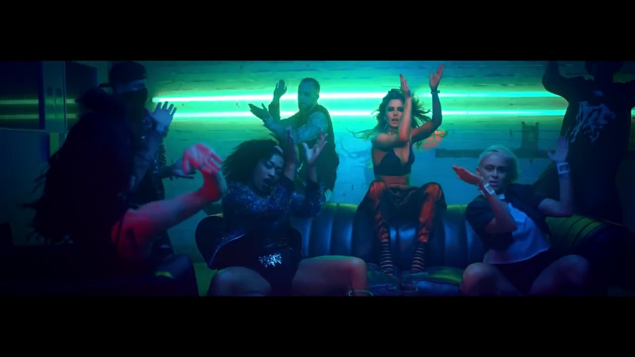Cheryl_-_Crazy_Stupid_Love_ft__Tinie_Tempah_mp4_snapshot_01_30_5B2016_05_06_20_12_575D.jpg