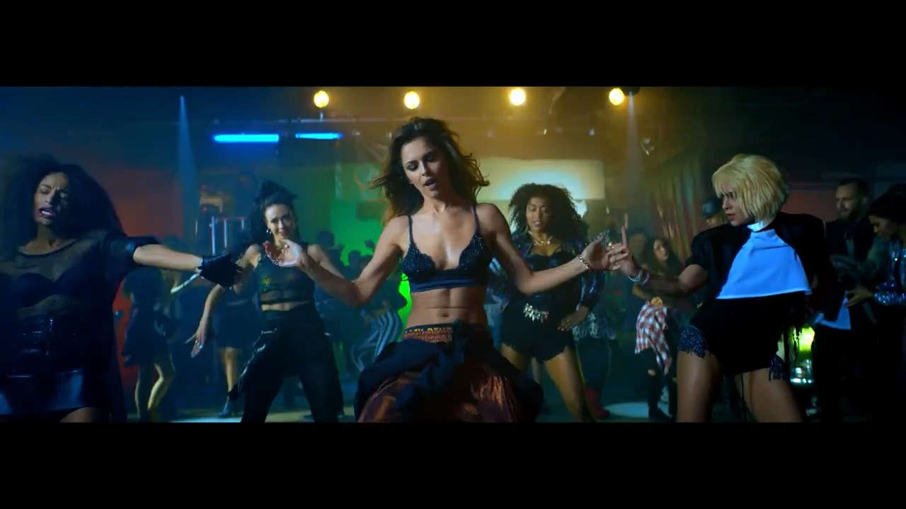 Cheryl_-_Crazy_Stupid_Love_ft__Tinie_Tempah_mp4_snapshot_01_35_5B2016_05_06_20_13_155D.jpg