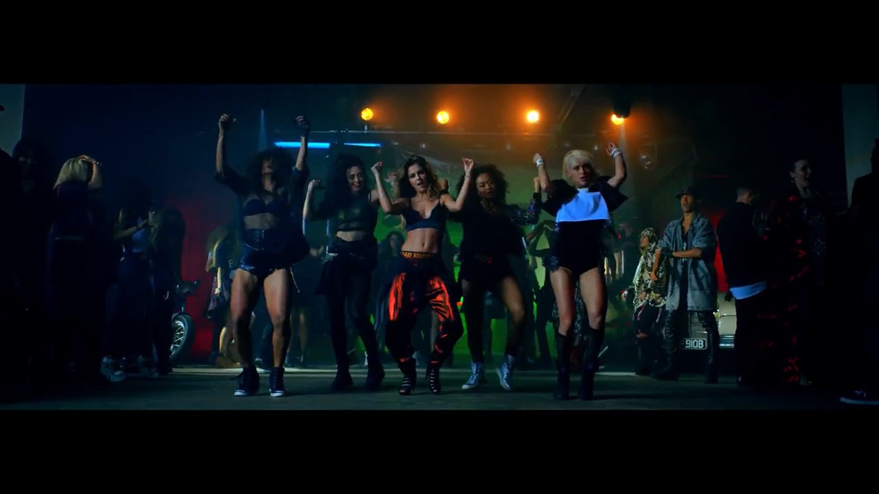 Cheryl_-_Crazy_Stupid_Love_ft__Tinie_Tempah_mp4_snapshot_01_36_5B2016_05_06_20_13_185D.jpg