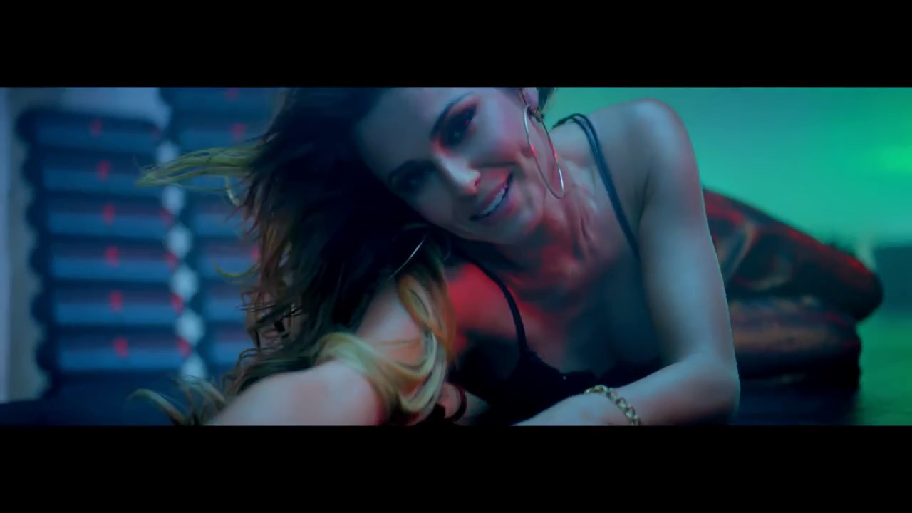Cheryl_-_Crazy_Stupid_Love_ft__Tinie_Tempah_mp4_snapshot_01_43_5B2016_05_06_20_13_505D.jpg