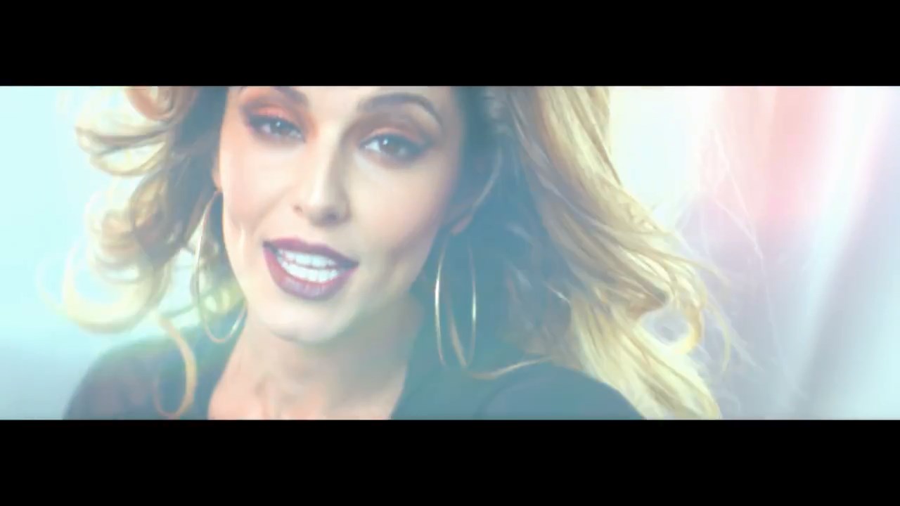 Cheryl_-_Crazy_Stupid_Love_ft__Tinie_Tempah_mp4_snapshot_02_01_5B2016_05_06_20_14_335D.jpg
