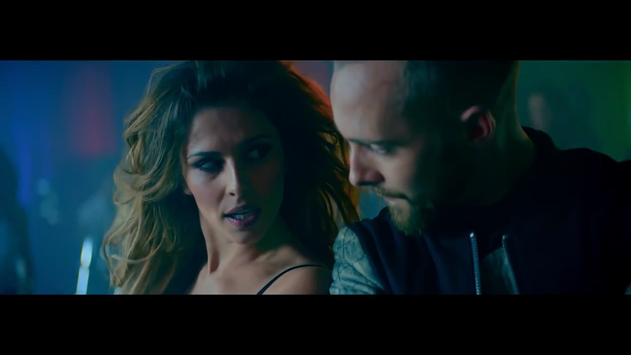 Cheryl_-_Crazy_Stupid_Love_ft__Tinie_Tempah_mp4_snapshot_02_04_5B2016_05_06_20_14_415D.jpg