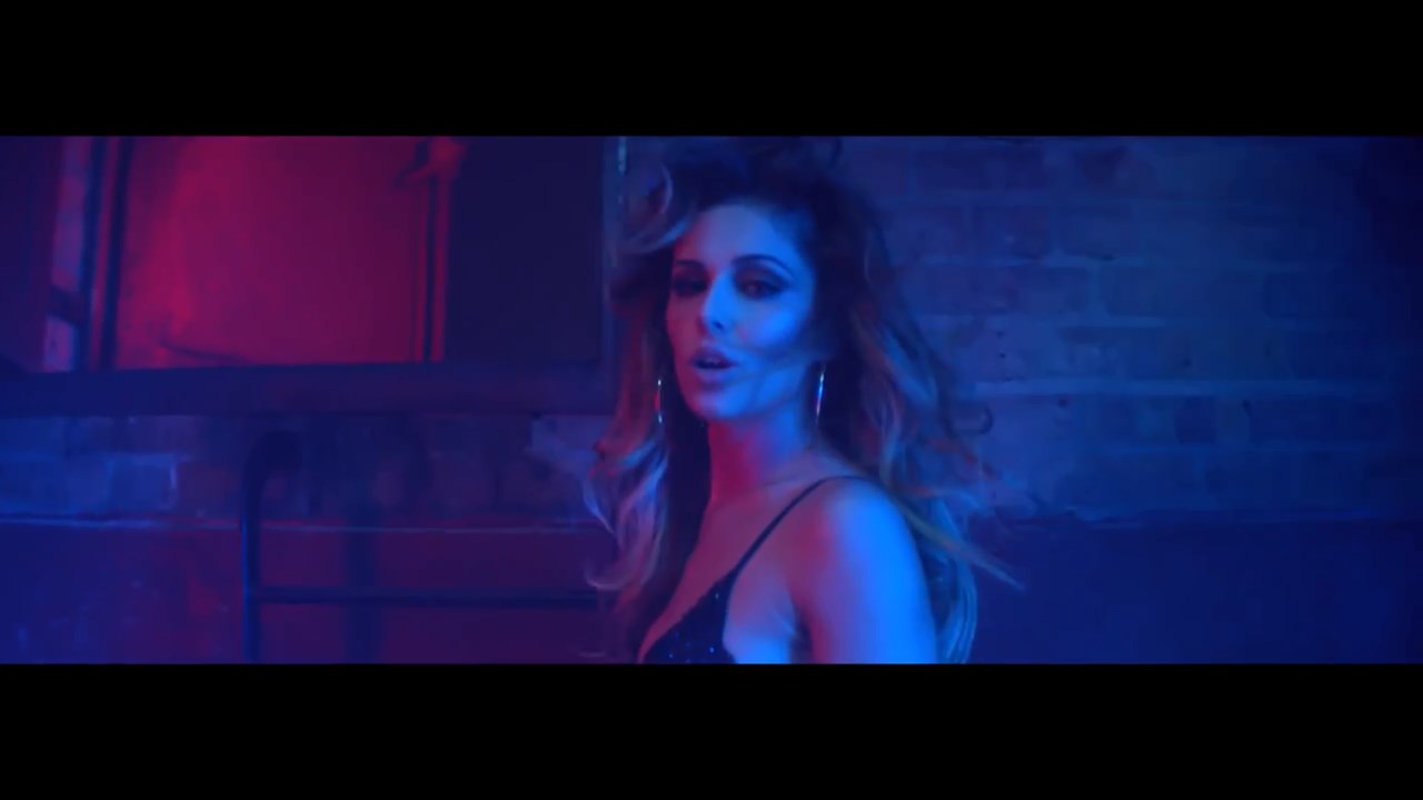 Cheryl_-_Crazy_Stupid_Love_ft__Tinie_Tempah_mp4_snapshot_02_05_5B2016_05_06_20_14_445D.jpg