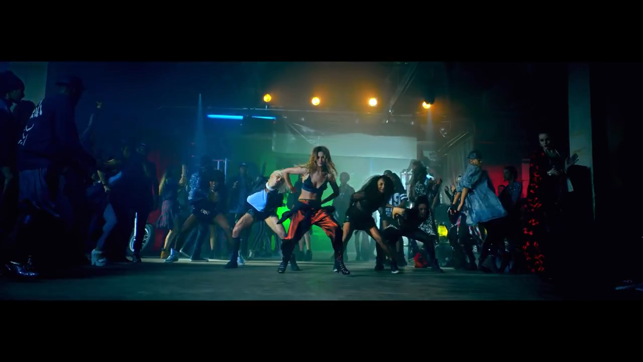 Cheryl_-_Crazy_Stupid_Love_ft__Tinie_Tempah_mp4_snapshot_02_11_5B2016_05_06_20_15_005D.jpg