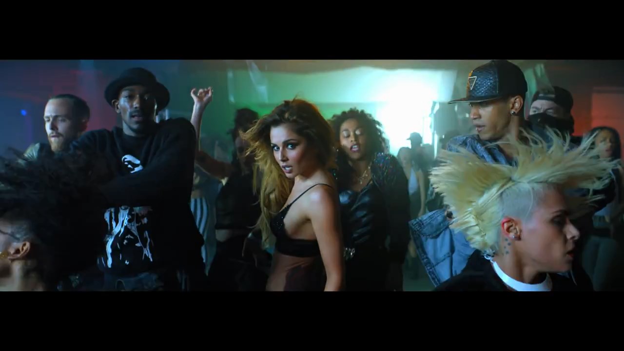 Cheryl_-_Crazy_Stupid_Love_ft__Tinie_Tempah_mp4_snapshot_03_45_5B2016_05_06_20_18_325D.jpg