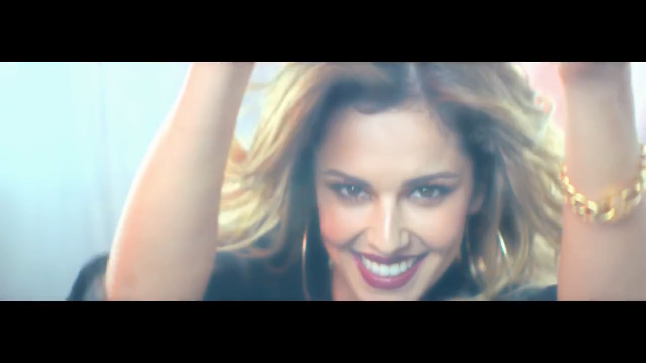 Cheryl_-_Crazy_Stupid_Love_ft__Tinie_Tempah_mp4_snapshot_03_51_5B2016_05_06_20_18_435D.jpg