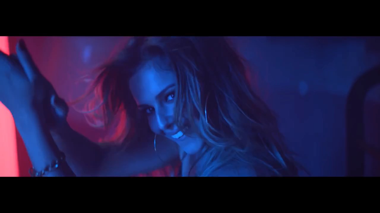 Cheryl_-_Crazy_Stupid_Love_ft__Tinie_Tempah_mp4_snapshot_04_00_5B2016_05_06_20_18_595D.jpg