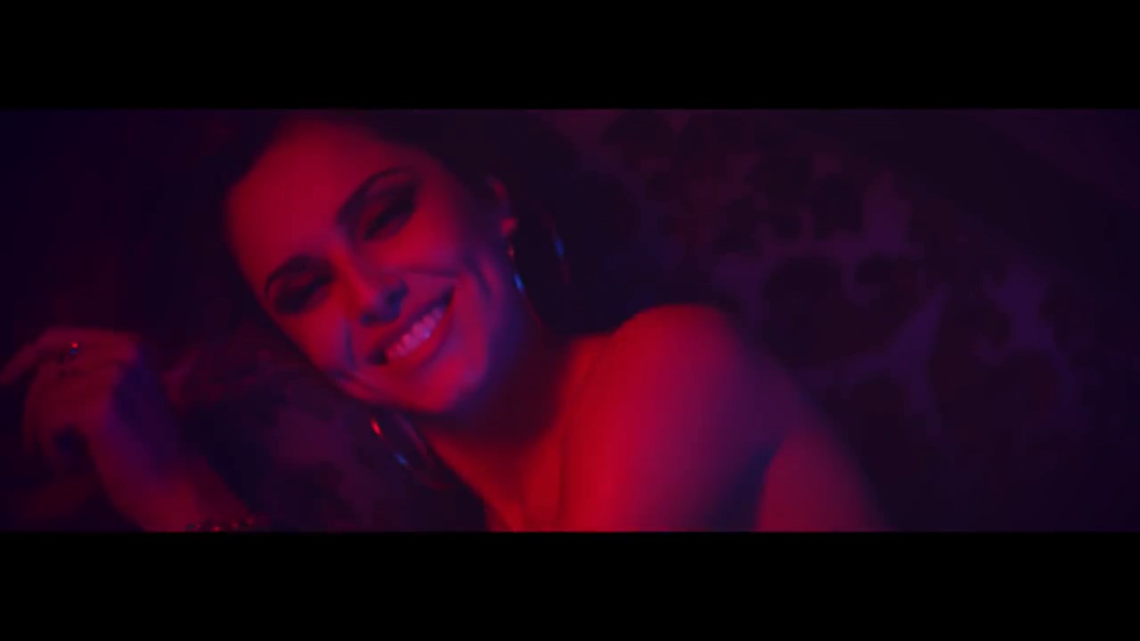 Cheryl_-_Crazy_Stupid_Love_ft__Tinie_Tempah_mp4_snapshot_04_02_5B2016_05_06_20_19_105D.jpg