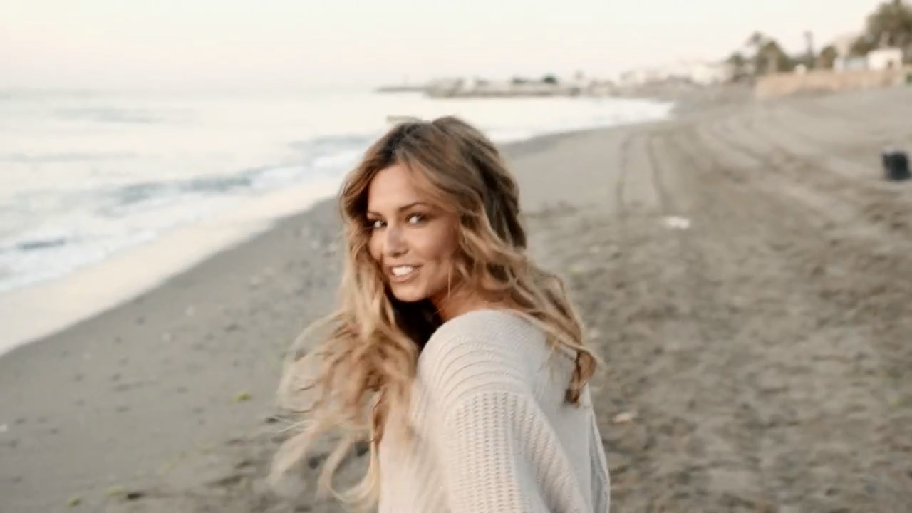 Cheryl_-_I_Don_t_Care_28Explicit29_mp4_snapshot_03_47_5B2016_05_06_20_32_155D.jpg