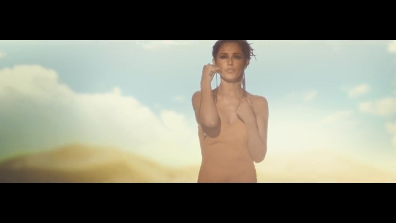 Cheryl_-_Only_Human_mp4_snapshot_01_21_5B2016_05_06_20_39_425D.jpg