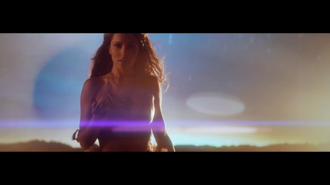 Cheryl_-_Only_Human_mp4_snapshot_03_28_5B2016_05_06_20_42_205D.jpg