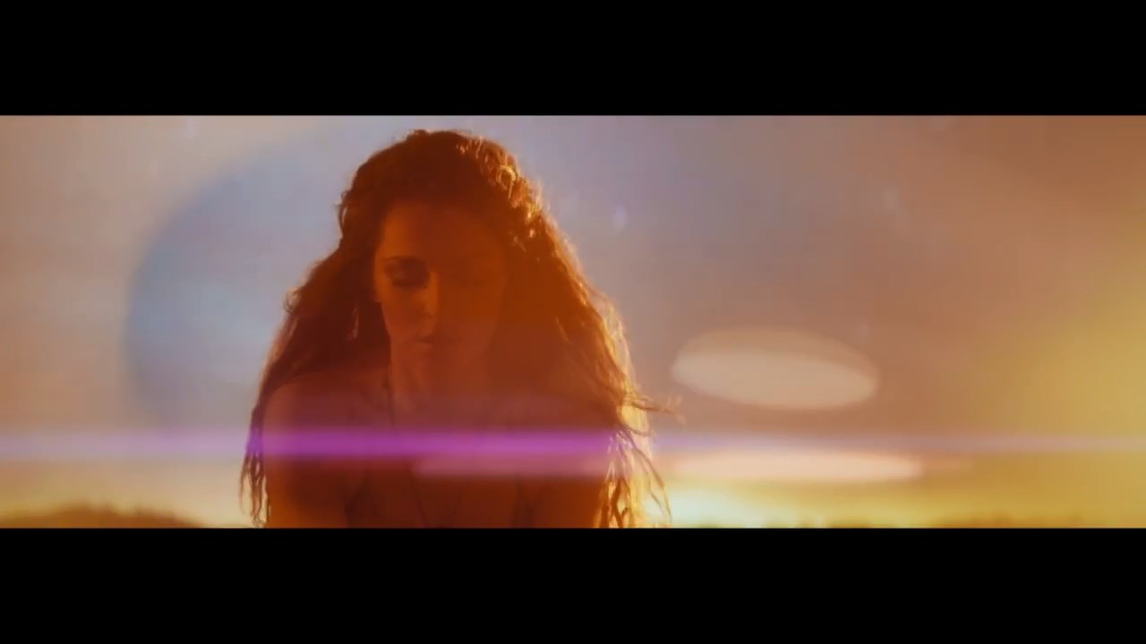 Cheryl_-_Only_Human_mp4_snapshot_03_31_5B2016_05_06_20_42_235D.jpg