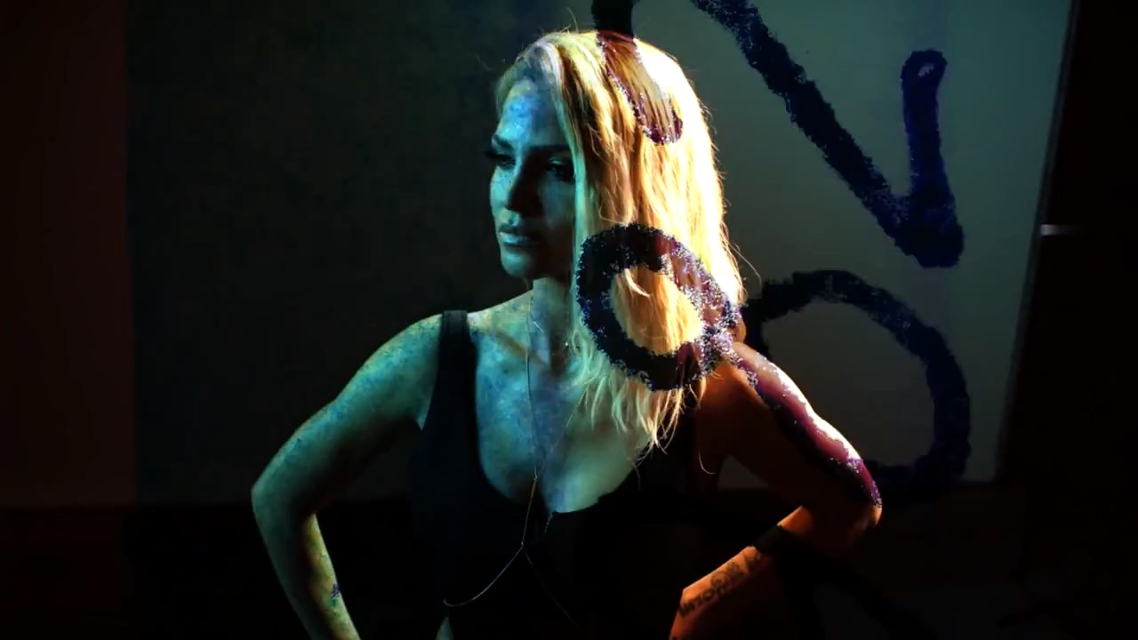 Sarah_Harding_-_Threads_mp4_snapshot_00_12_5B2016_06_03_20_11_535D.jpg