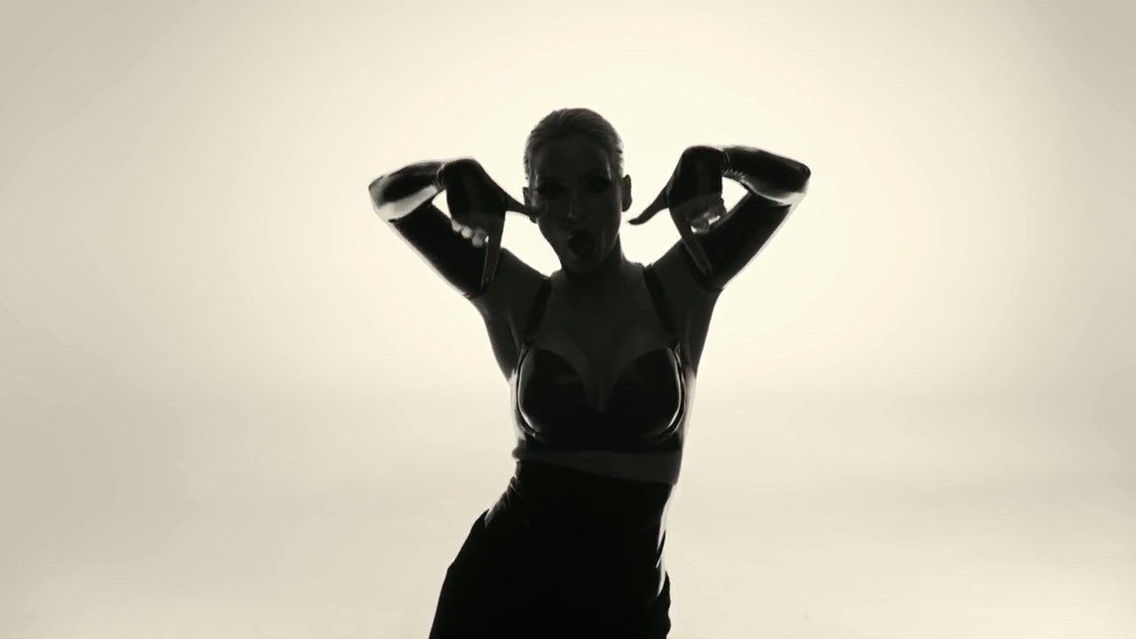 Sarah_Harding_-_Threads_mp4_snapshot_00_27_5B2016_06_03_20_12_325D.jpg