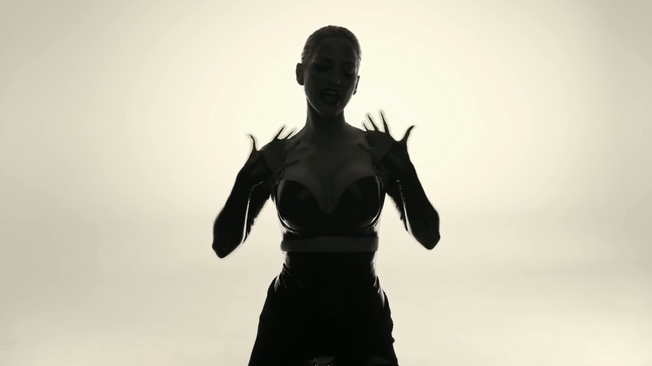 Sarah_Harding_-_Threads_mp4_snapshot_01_03_5B2016_06_03_20_13_525D.jpg