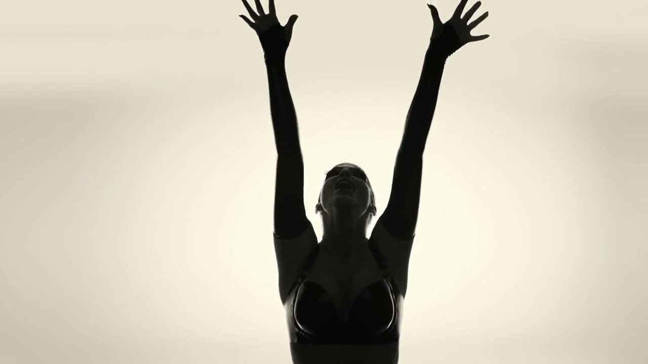 Sarah_Harding_-_Threads_mp4_snapshot_01_40_5B2016_06_03_20_16_415D.jpg