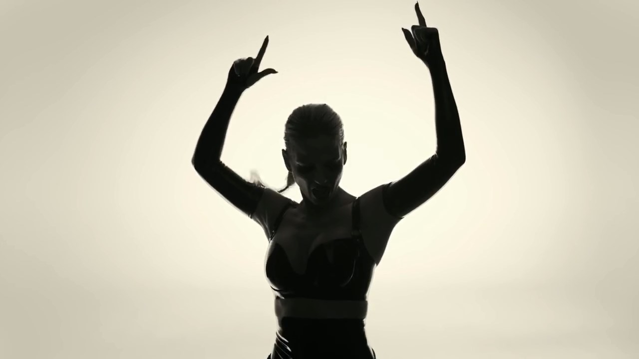 Sarah_Harding_-_Threads_mp4_snapshot_01_58_5B2016_06_03_20_17_425D.jpg