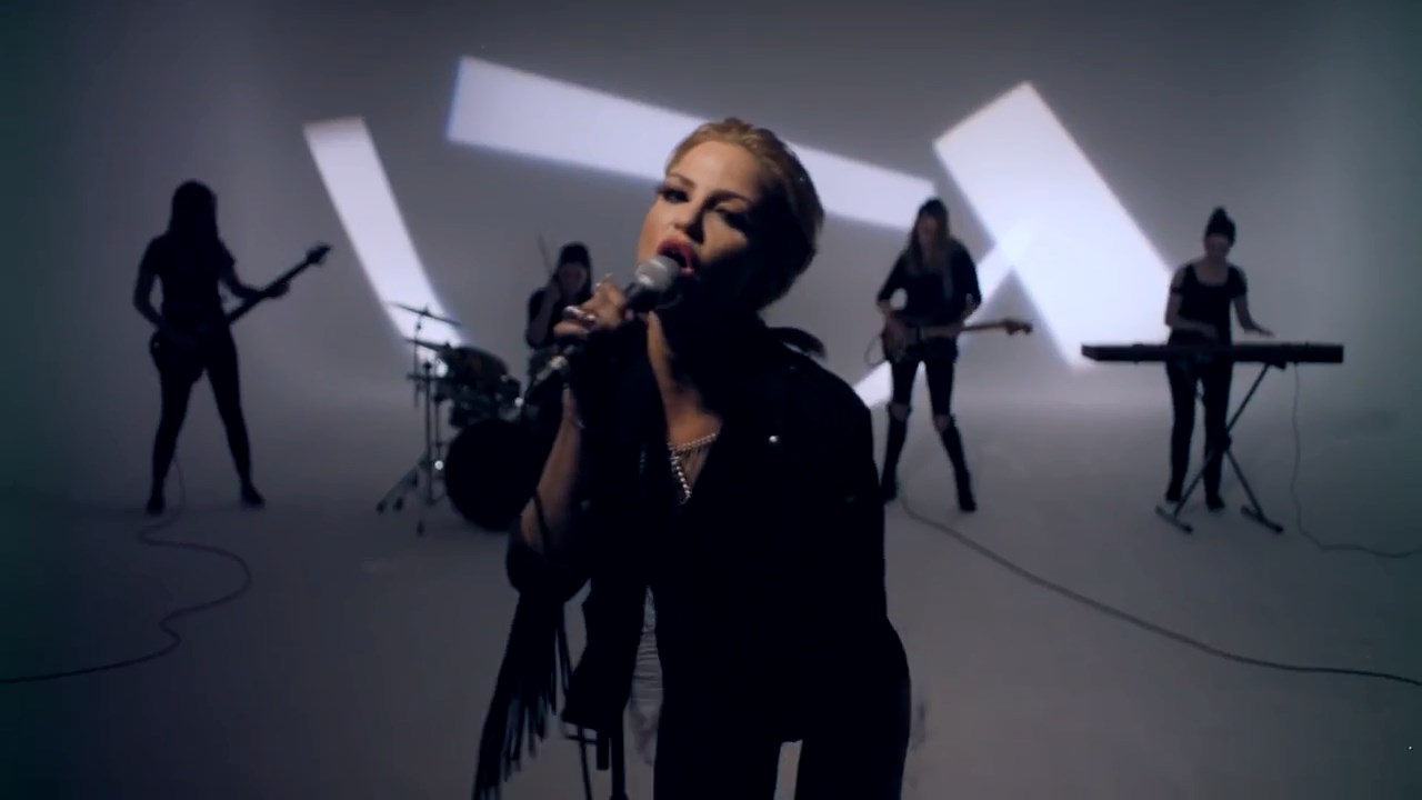 Sarah_Harding_-_Threads_mp4_snapshot_02_06_5B2016_06_03_20_18_035D.jpg