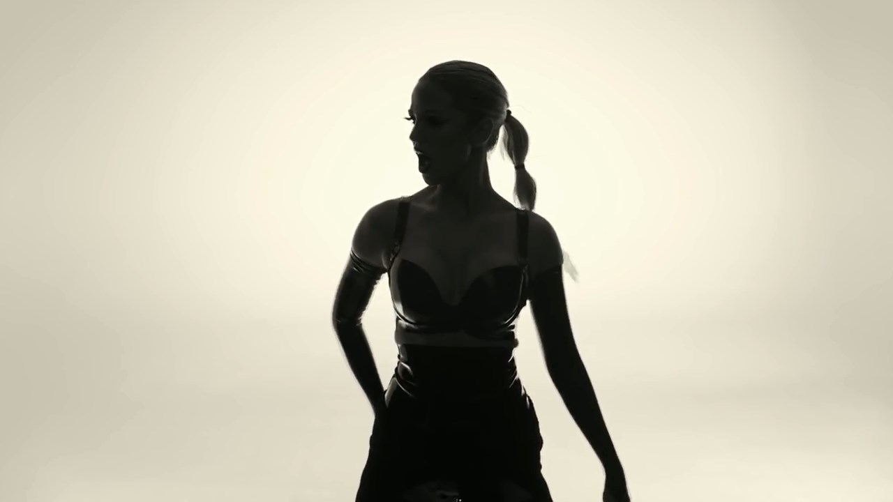 Sarah_Harding_-_Threads_mp4_snapshot_02_40_5B2016_06_03_20_18_435D.jpg