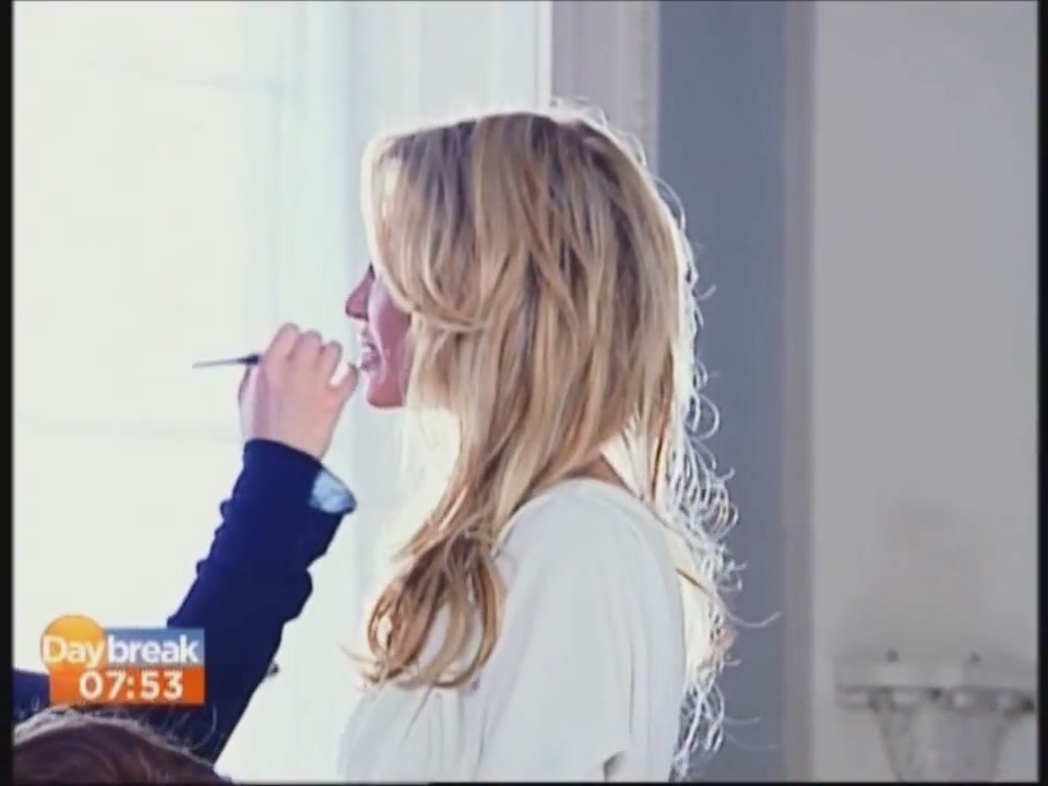 Girls_Aloud_-_Beautiful_Cause_You_Love_Me_28Behind_The_Scenes___Interview_On_Daybreak29_mp40001.jpg