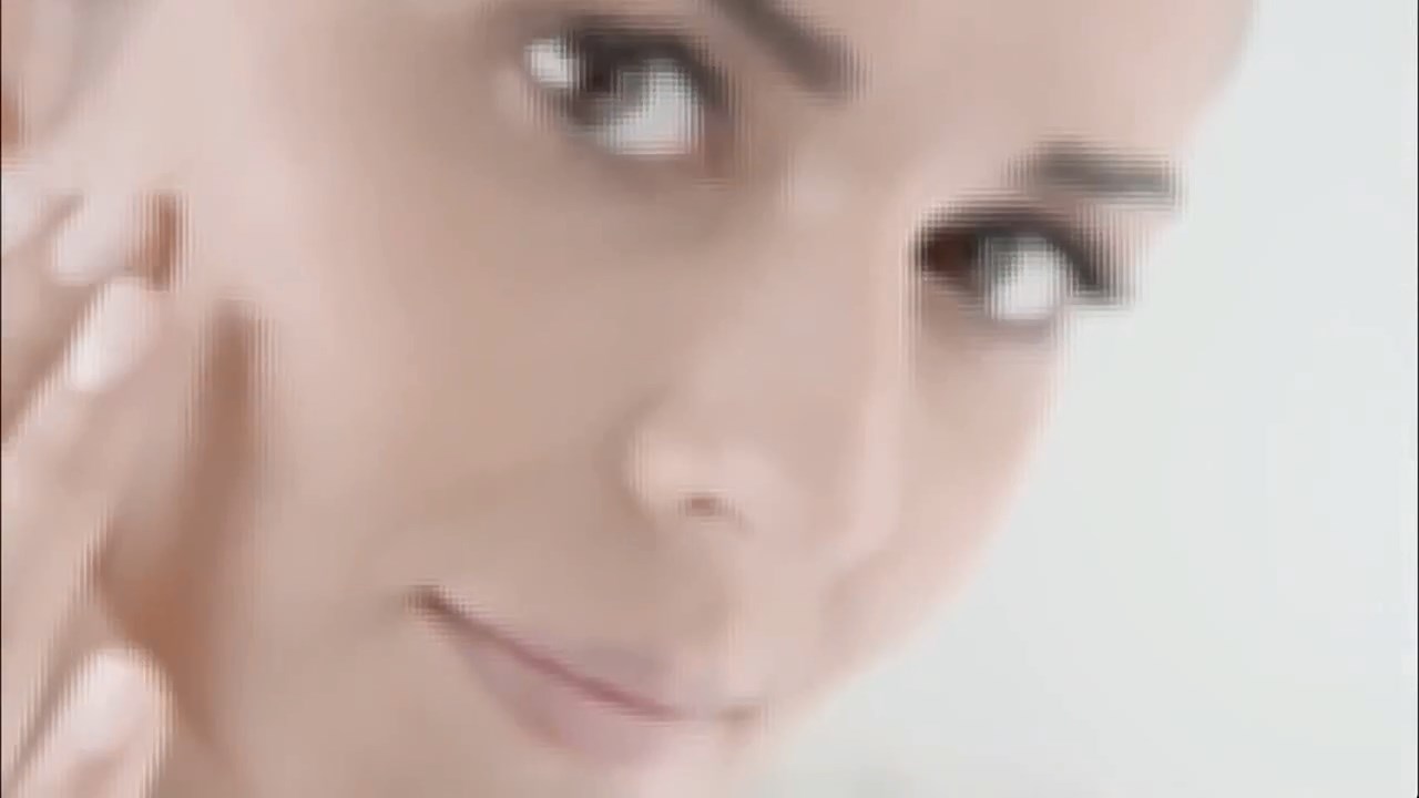 5BHD5D_Cheryl_Cole_-_L_Oreal_Paris_Skin_Perfection_Advert_mp4_snapshot_00_04_5B2016_05_06_13_36_505D.jpg