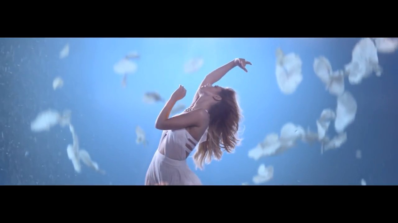 Cheryl_Debut_Fragrance_-_StormFlower_TV_advert_mp4_snapshot_00_16_5B2016_05_06_13_13_185D.jpg