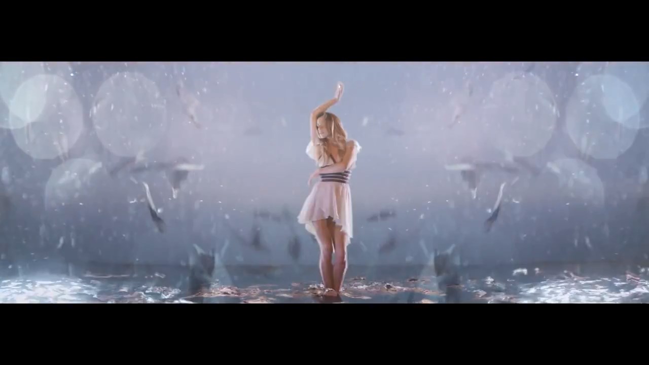 Cheryl_Debut_Fragrance_-_StormFlower_TV_advert_mp4_snapshot_00_22_5B2016_05_06_13_13_355D.jpg