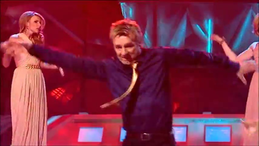 Girls_Aloud_-_Untouchable_28Live_Performance_-_Dancing_On_Ice_-_15th_March_200929_HQ_mp4_snapshot_01_07_5B2016_05_06_12_59_015D.jpg