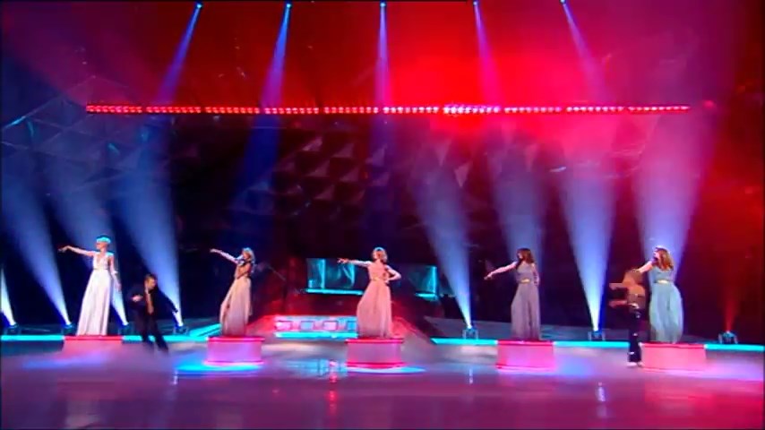 Girls_Aloud_-_Untouchable_28Live_Performance_-_Dancing_On_Ice_-_15th_March_200929_HQ_mp4_snapshot_02_10_5B2016_05_06_13_00_045D.jpg
