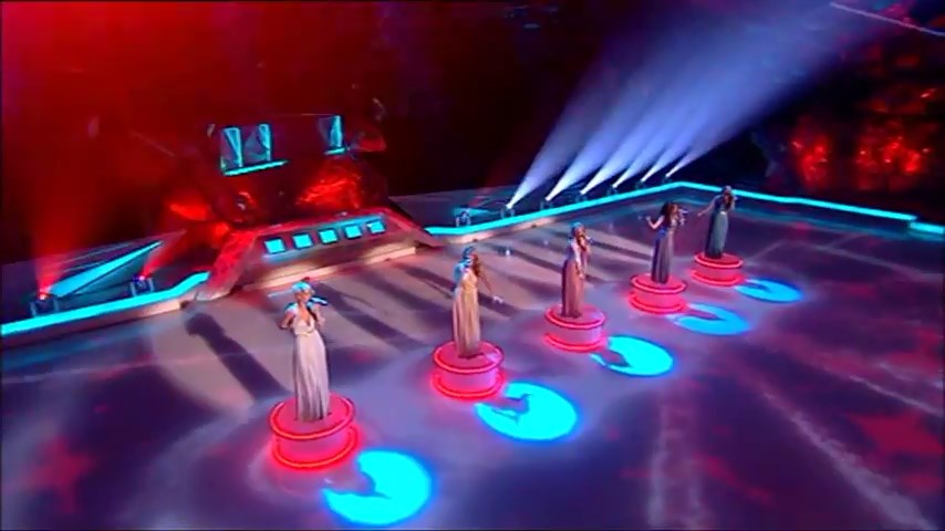 Girls_Aloud_-_Untouchable_28Live_Performance_-_Dancing_On_Ice_-_15th_March_200929_HQ_mp4_snapshot_03_25_5B2016_05_06_13_01_195D.jpg